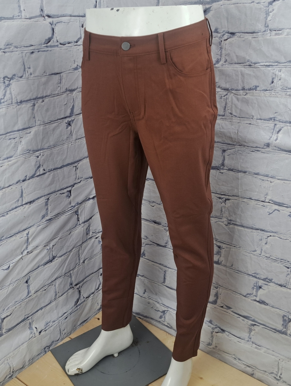 NEW Unbound Merino Men's Traveler Pants in Rust Slim Fit Size 30 Actual 31x28